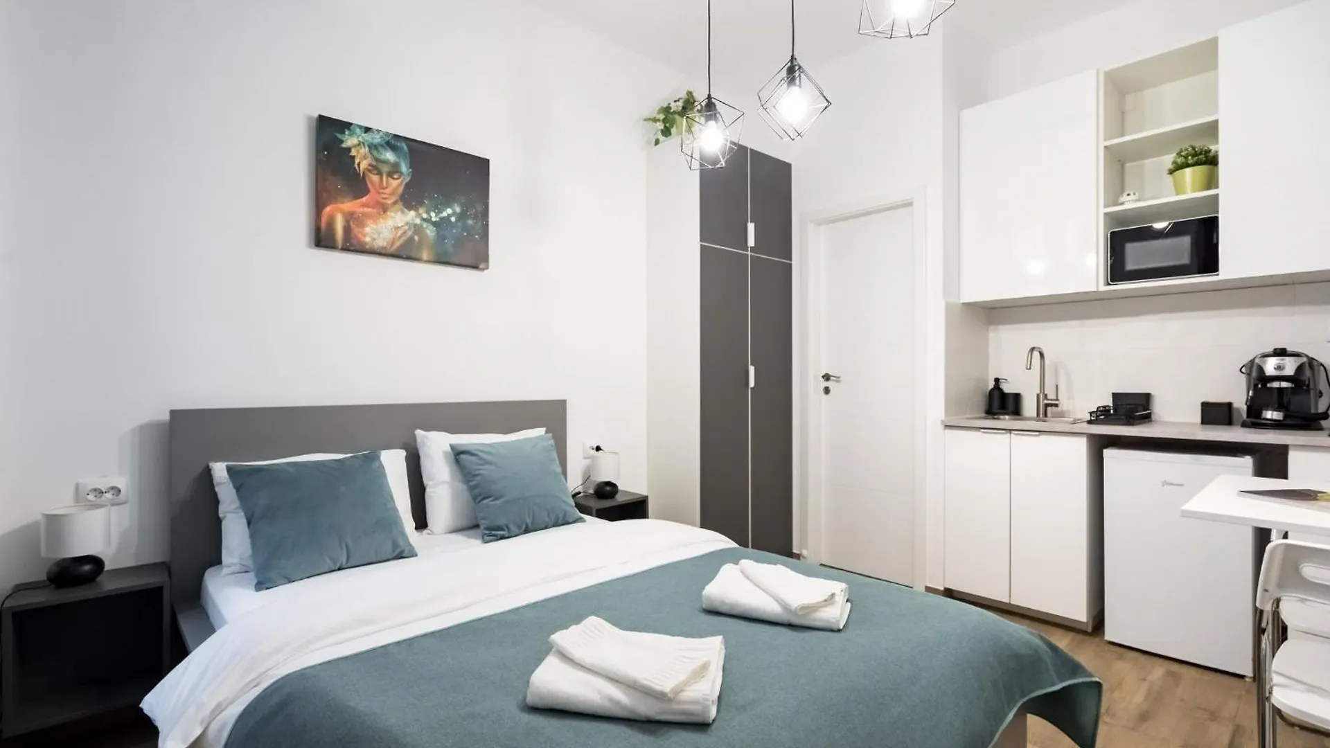 Urban Walls Apartments 5A In Old City Bucharest 0*,