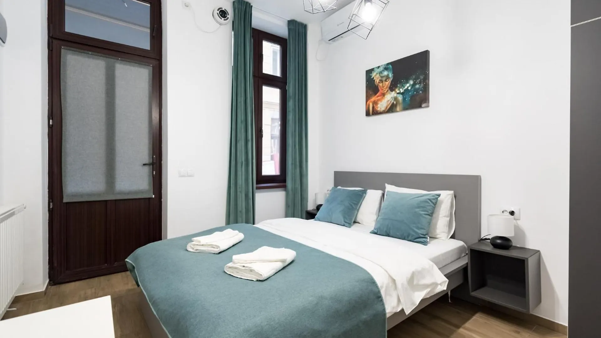 Urban Walls Apartments 5A In Old City Bucharest