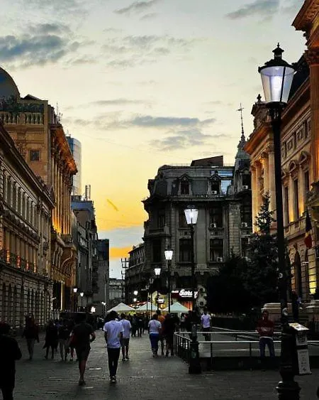 Urban Walls Apartments 5A In Old City Bucharest